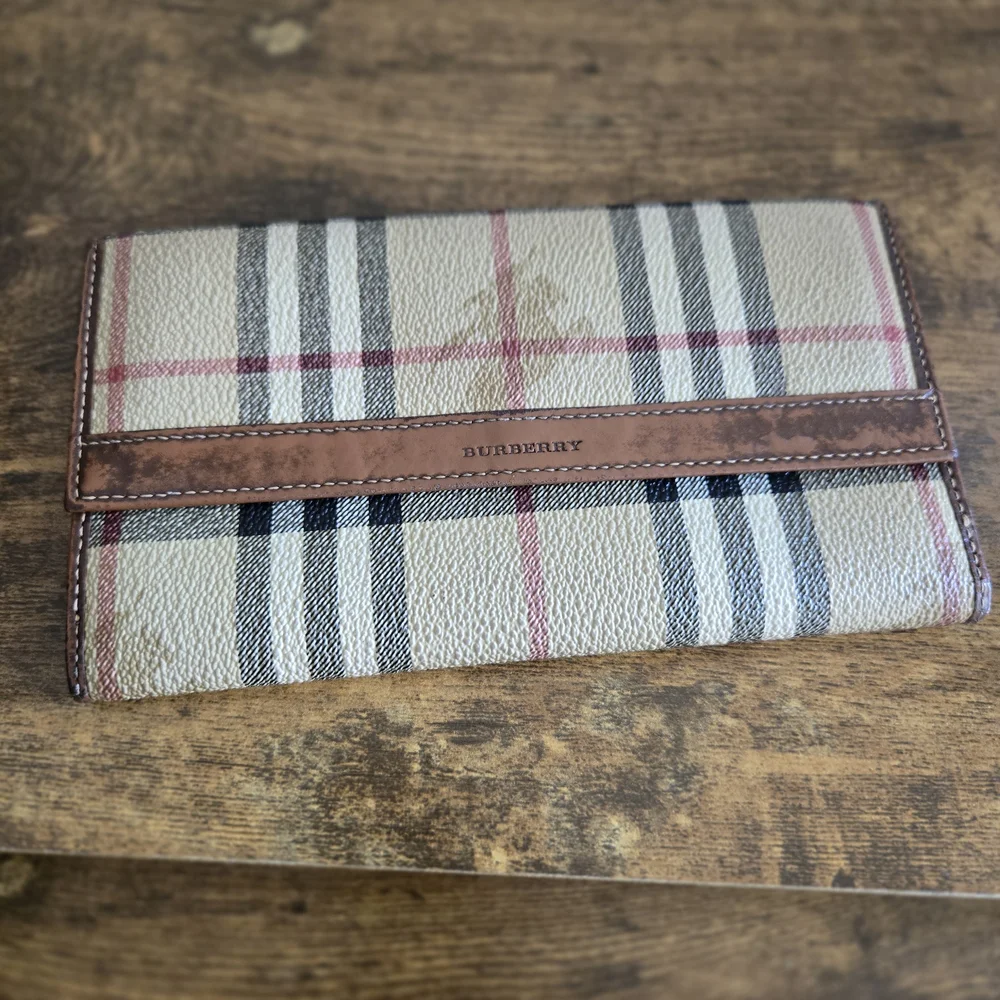 Burberry Beige Vintage Bucket Bag And Wallet - Picture 7 of 11